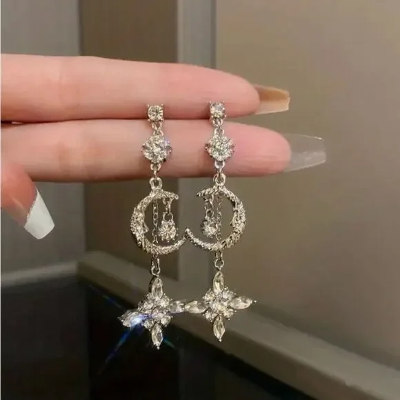 🌈 NEW stunning silver crystal dangle celestial dangle earrings 🌈 - Picture 2 of 7